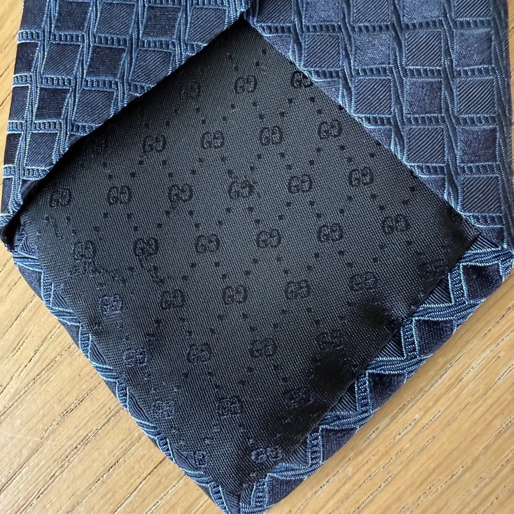 New! GUCCI Blue Geometric Pattern Silk Tie